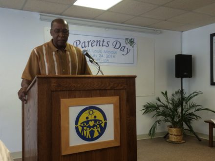 Rev. Quarells giving sermon